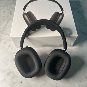 Apple Over-Ear Headphones - Black